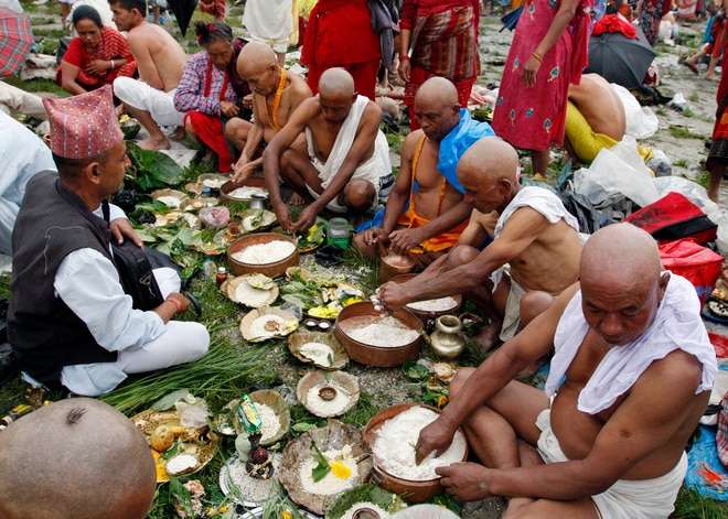 आजबाट सोह्र श्राद्ध  सुरु,आज प्रतिपदा तिथिको श्राद्ध गरिँदै